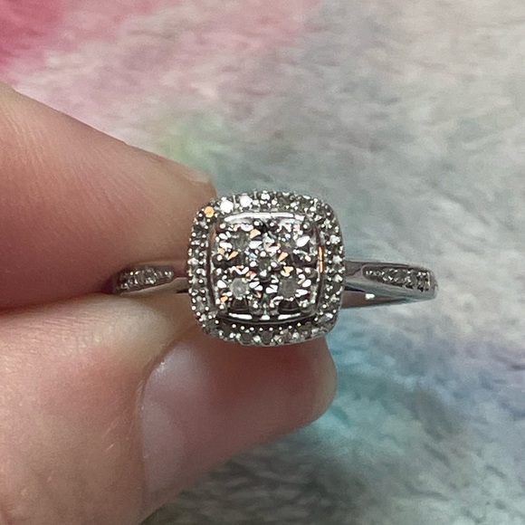 Allure Gems Diamond Cluster Sterling Silver Ring Size 7 - Picture 3 of 13